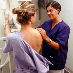 Más del 30% de casos de cáncer de mama se diagnostican antes de los 50