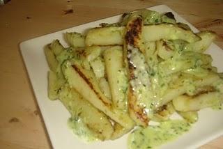 PATATAS SALTEADAS CON SALSA AL AJILLO