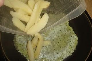 PATATAS SALTEADAS CON SALSA AL AJILLO