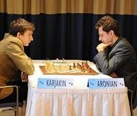 Aronian frente a Karjakin en el XX Torneo Amber de Ajedrez