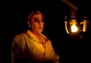 La Anticrista y las langostas contra los vírgenes encratitas