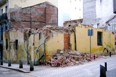 Derribo de una vieja casa en Lavapiés (Madrid)