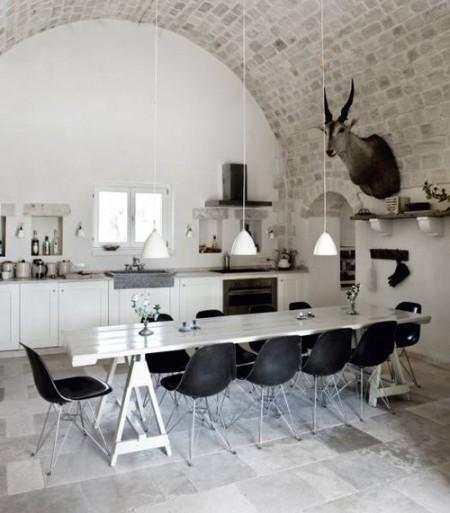 villas de lujo en italia sofa blanco sillas eames negro muebles rústicos modernos mesa de madera blanca comedor estilo escandinavo en italia diseño de interiores decoración de interiores cocina blanca castillo casas de verano animales disecados 