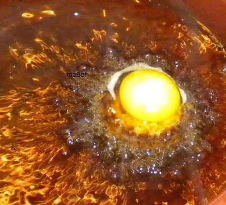 Portobello confitado relleno con huevo frito, jamon y pan  cristal artesano