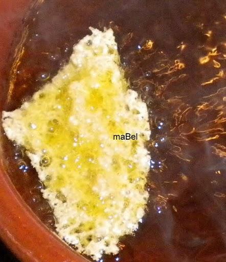 Portobello confitado relleno con huevo frito, jamon y pan cristal artesano Portobello confitado relleno con huevo frito, jamon y pan cristal artesano