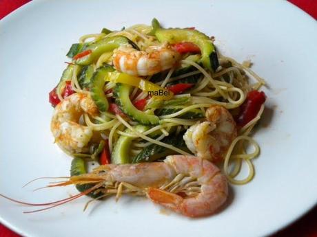 Espaguettis con gambas y calabacin ( Jamie Oliver)