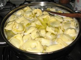 Tortellini de ricotta y espinacas a la carbonara