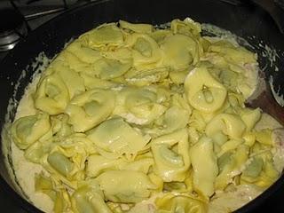 Tortellini de ricotta y espinacas a la carbonara