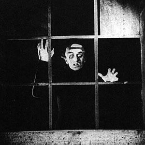 Happy birthday... Happy silent film. (Nosferatu y El Chico)