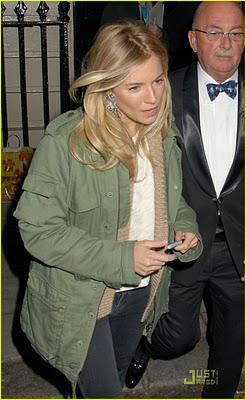 Sienna Miller y su chaqueta militar....