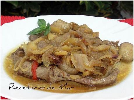 FILETE DE NOVILLO A LA CEBOLLA CON MANZANA FILETE DE NOVILLO A LA CEBOLLA CON MANZANA