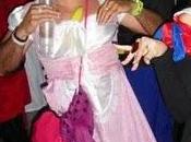 cónsul vistió mujer ofrece dimitir