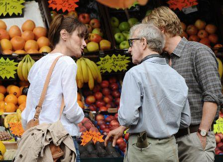 Midnight in Paris (Medianoche en París) de Woody Allen. Carla Bruni, Marion Cotillard, Rachel McAdams, Owen Wilson y París... Mira el vídeo