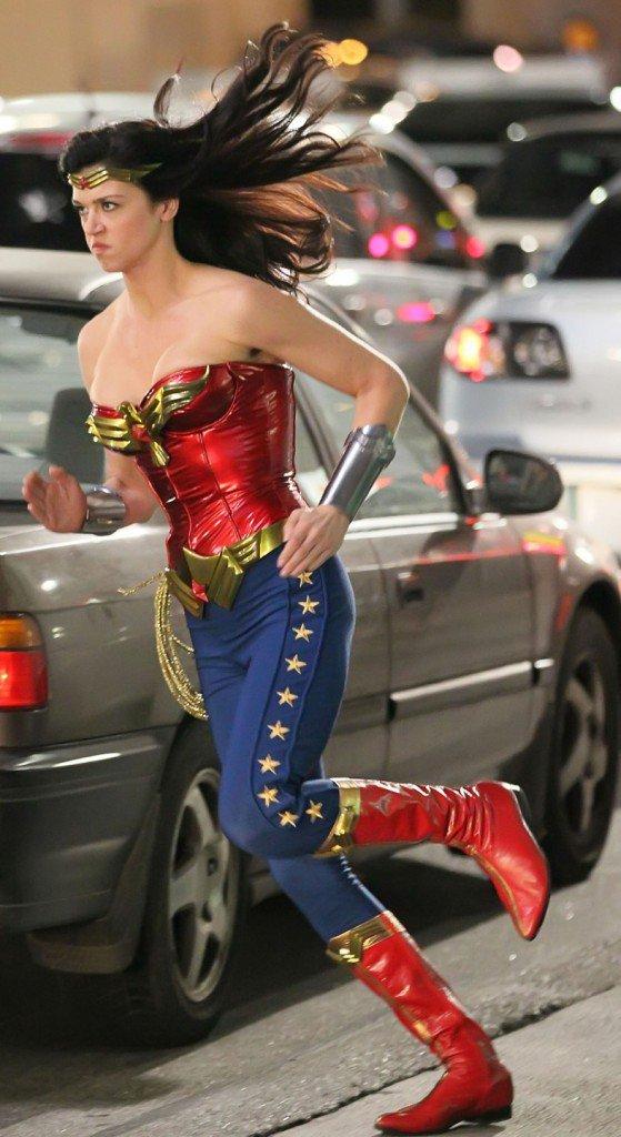 La Mujer Maravilla entra en acción, nueva imagen de Wonder Woman en filmación