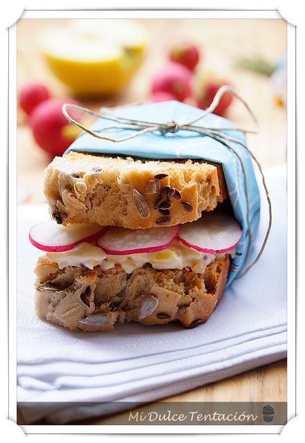 Bocadillo de Manzana y Queso - Pan de Semillas Variadas