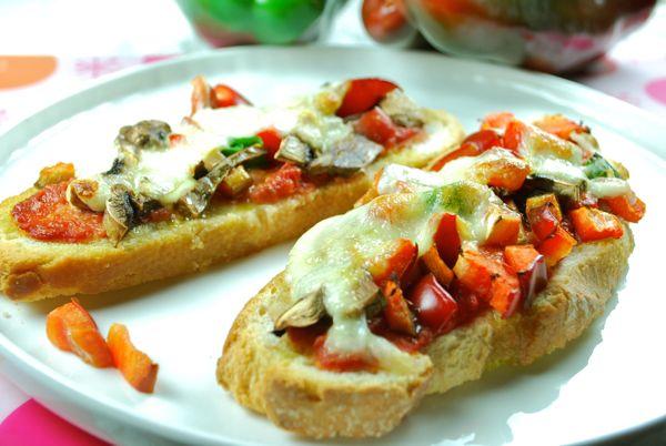 Crostini de pimientos y mozzarella - Recetasde cocina RECETASonline