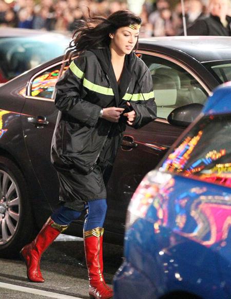 Nuevas (algunas horrendas) imágenes sobre la Wonder Woman televisiva.