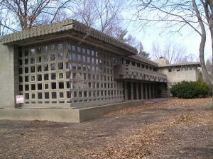 “The only confirmed Frank Lloyd Wright-designed home within Detroit city limits is the Dorothy Turkel house on West Seven Mile Road in Palmer Woods. The L-shaped, 4,300-square-foot residence is distinctive for its concrete-block construction and windows set into pierced block.” Photo via peterbeers.net. Architizer