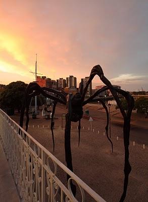 La araña de Bourgeois da un paseo por Buenos Aires