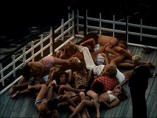 ATENCION A ESA PROSTITUTA  QUERIDA.