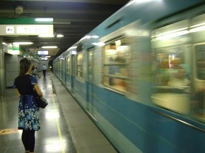 En el metro de Santiago.