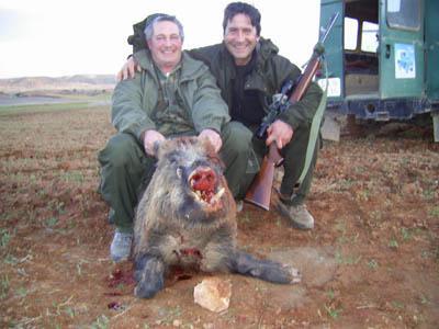 LOS CARTUCHOS DE LA ESTULTICIA APUNTAN HACIA EL ESCRITOR ANIMALISTA