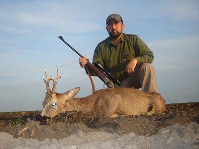 LOS CARTUCHOS DE LA ESTULTICIA APUNTAN HACIA EL ESCRITOR ANIMALISTA