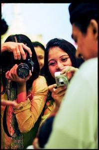 Chicas con cameras de foto