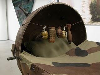 De la chatarra a tu dormitorio. El arte de la guerra. De la chatarra a tu dormitorio. El arte de la guerra.