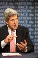 Senador John Kerry se opone a programa de manuntención de mercenarios