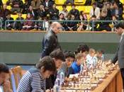 Anand pierde contra niño años