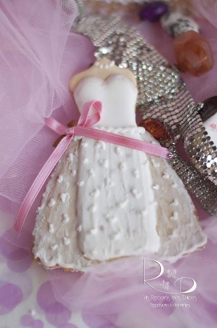 GALLETAS DE VESTIDOS CON TÉCNICAS DE TRANSPARENCIAS