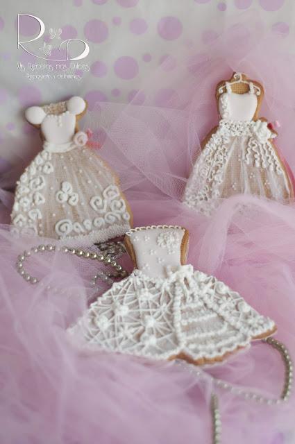 GALLETAS DE VESTIDOS CON TÉCNICAS DE TRANSPARENCIAS