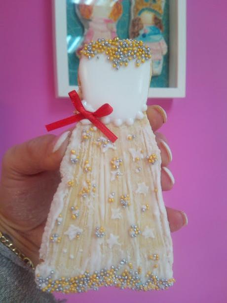 GALLETAS DE VESTIDOS CON TÉCNICAS DE TRANSPARENCIAS