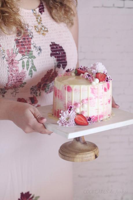 Layer Cake Blanca y Rosa: fresas, agua de azahar y queso. Cookcakes de Ainhoa Layer Cake Blanca y Rosa: fresas, agua de azahar y queso. Cookcakes de Ainhoa