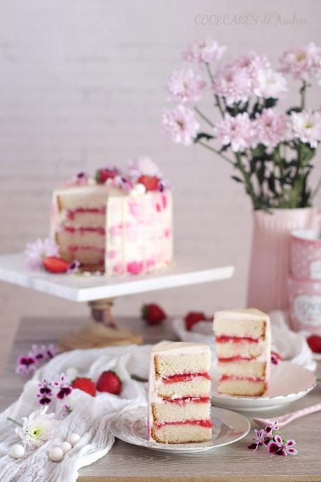 Layer Cake Blanca y Rosa: fresas, agua de azahar y queso. Cookcakes de Ainhoa