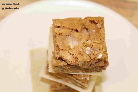 BROWNIE DE CHOCOLATE Y NUECES BROWNIE DE CHOCOLATE Y NUECES
