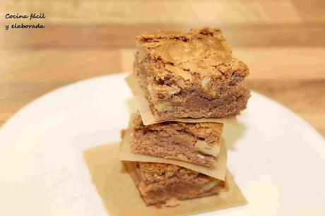 BROWNIE DE CHOCOLATE Y NUECES BROWNIE DE CHOCOLATE Y NUECES