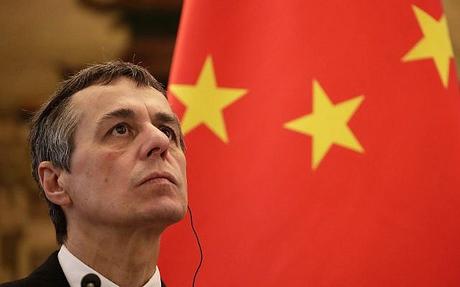 MINISTRO DE EXTERIORES SUIZO CUESTIONA EL PAPEL DE UNRWA EN LA AYUDA A LOS PALESTINOS