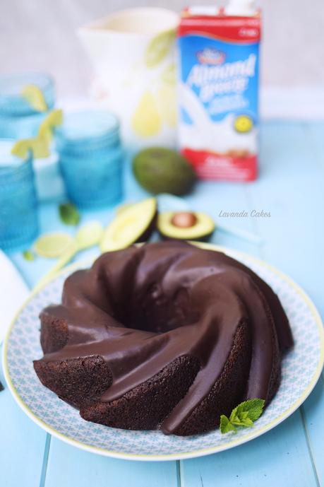 Bundt Cake Integral de Aguacate y Chocolate.