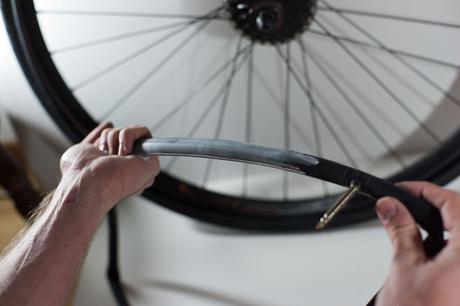 Cambiar cámara ruedas de bicicleta. Seis pasos sencillos para realizarlo