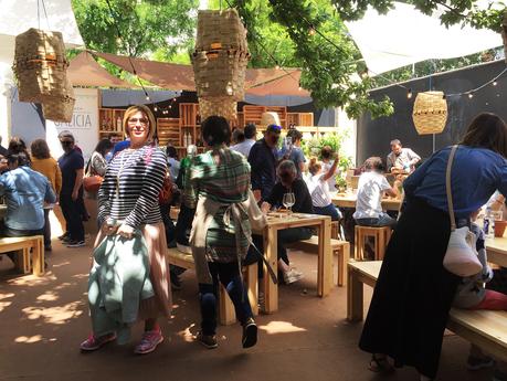 La terraza está súper bien montada y tiene un ambiente estupendo. Pop Up Saberes y Sabores segunda edición