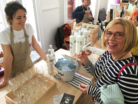 Aquí estoy probando el vermut de Petroni Pop Up Saberes y Sabores segunda edición