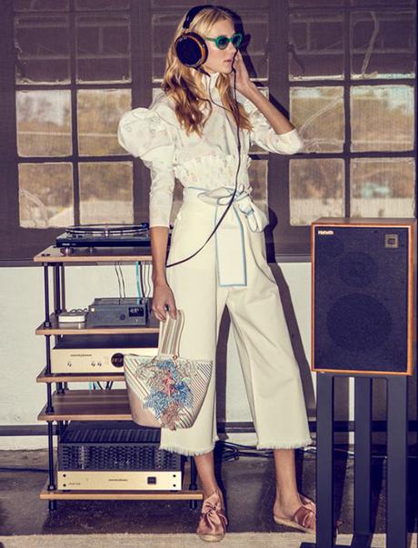 De nuevo, el pantalón blanco De nuevo, el pantalón blanco