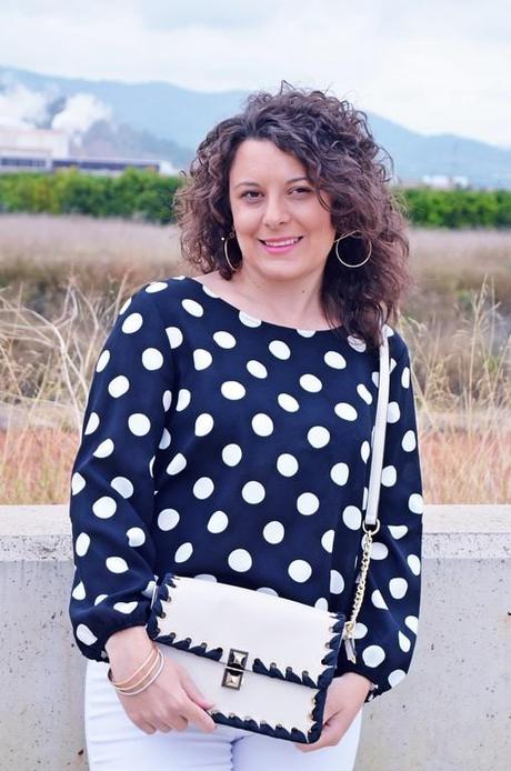 Blusa de lunares con lazada Blusa de lunares con lazada