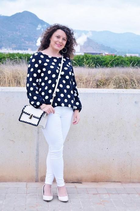 Blusa de lunares con lazada Blusa de lunares con lazada