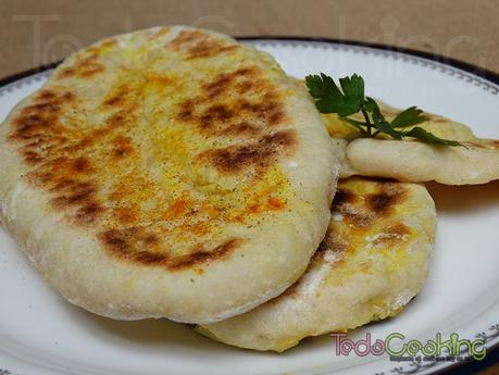 Pan naan o pan hindÃº con queso