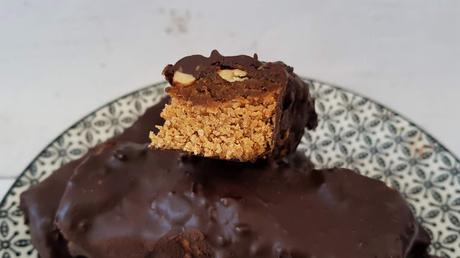 Chocolatinas Snickers veganas de chocolate y cacahuete