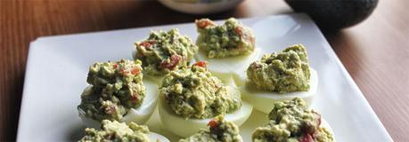 Receta de huevos rellenos de aguacate