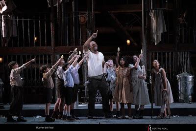 Street Scene,Impactante Hiperrealismo Lírico.